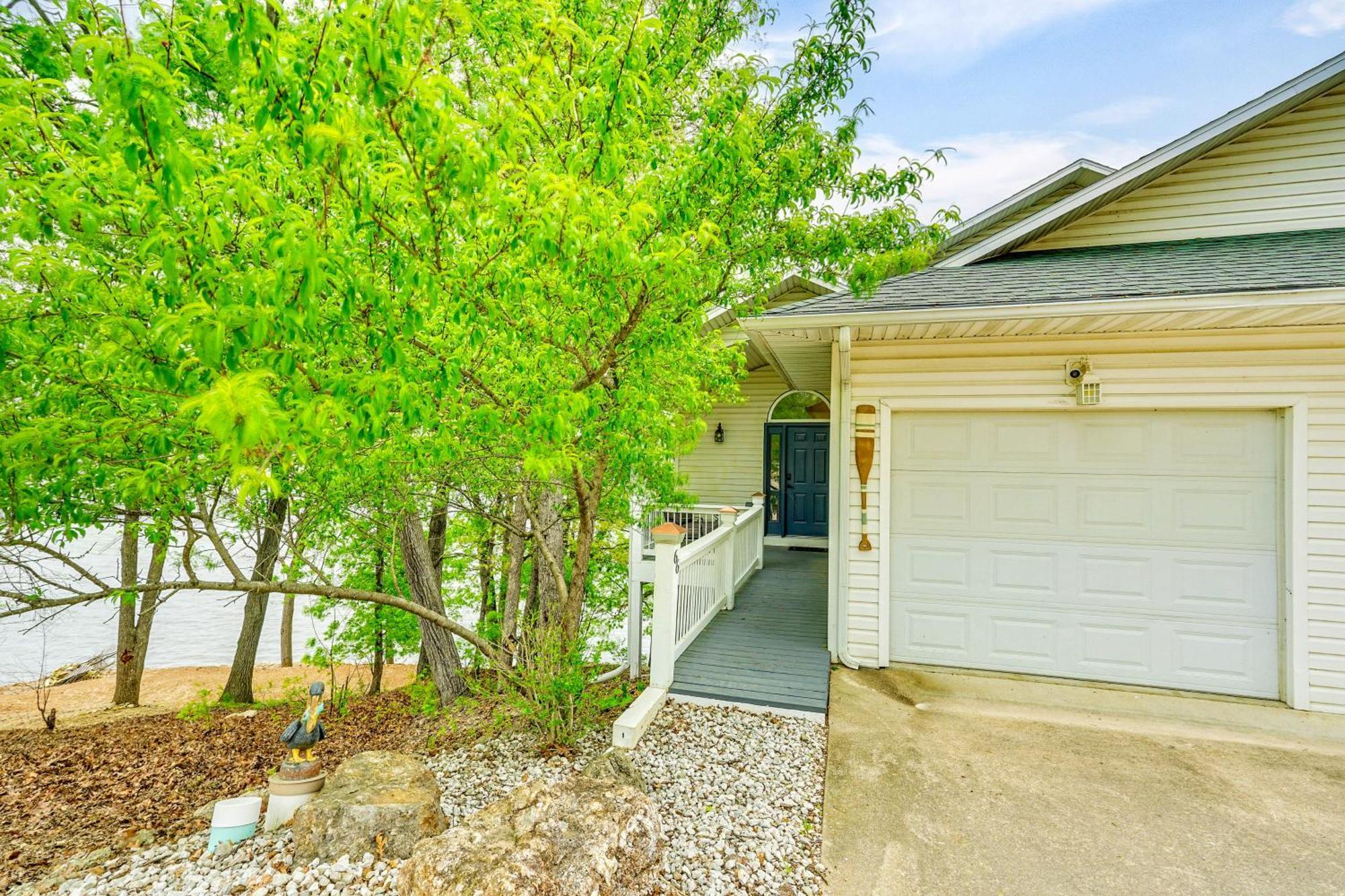Townhouse With Shared Dock On Lake Of The Ozarks! Extérieur photo