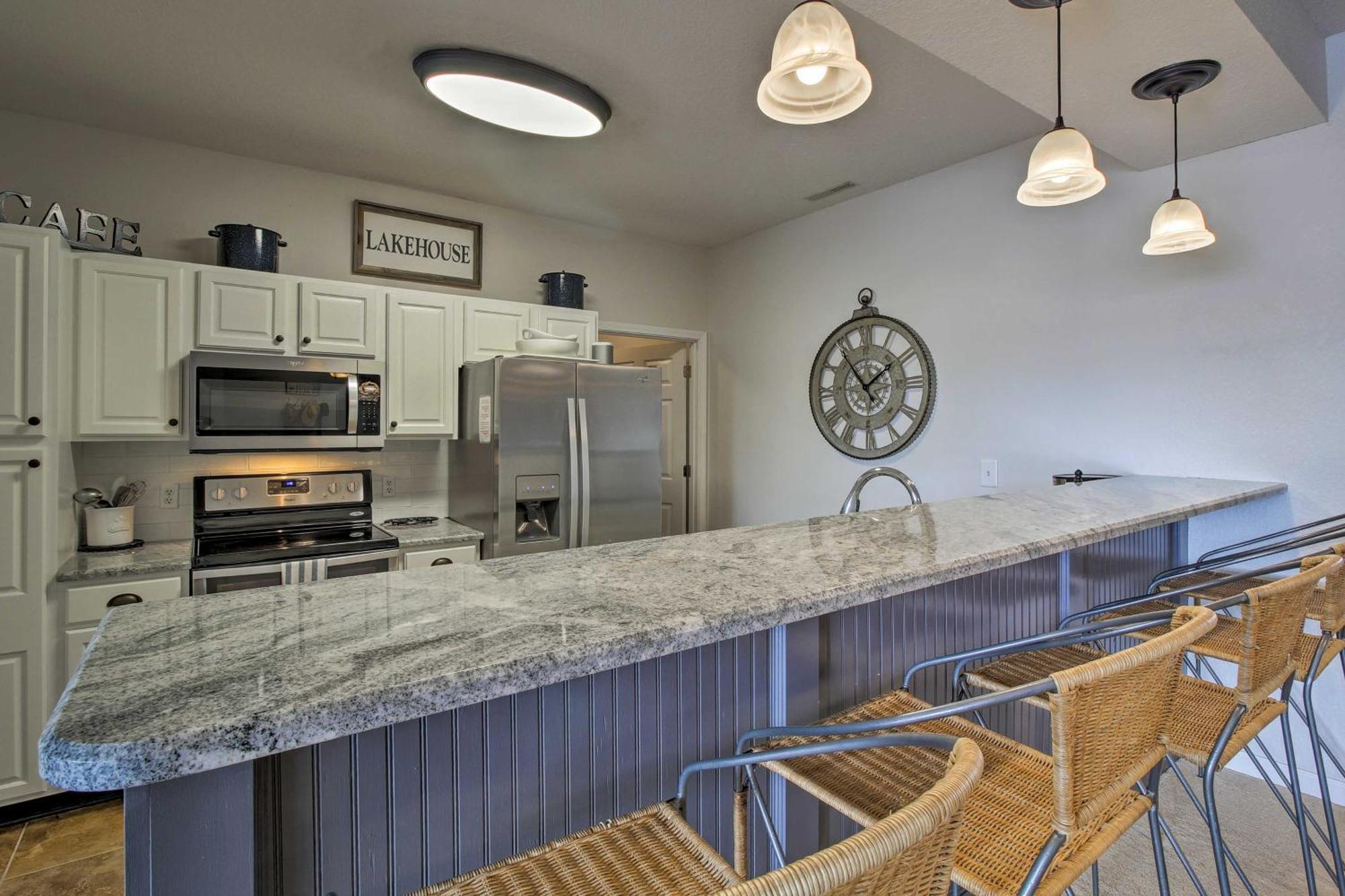 Townhouse With Shared Dock On Lake Of The Ozarks! Extérieur photo